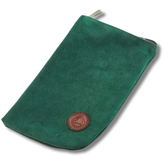Leather yerbero colour green with zip system to prevent the yerba mate to spill everywhere